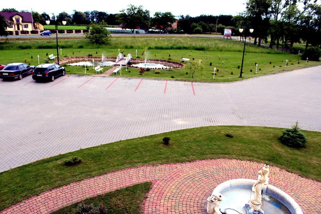 Willa Park Островец-Свентокшиский Экстерьер фото